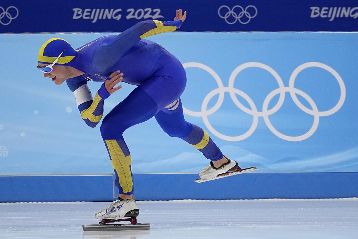 Nils van der Poel skates at the 2022 Olympics.