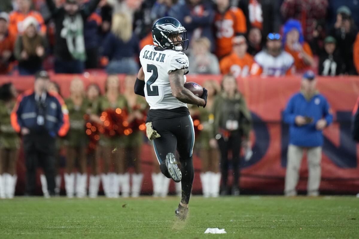 Slay's scoop-and-score leads Eagles past Broncos 30-13 - The San