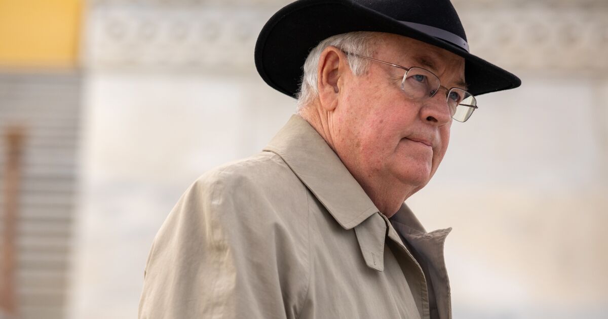 Ken Starr dies; led investigation into President Clinton, defended Trump in impeachment trial Ken Starr dies; led investigation into President Clinton, defended Trump in impeachment trial