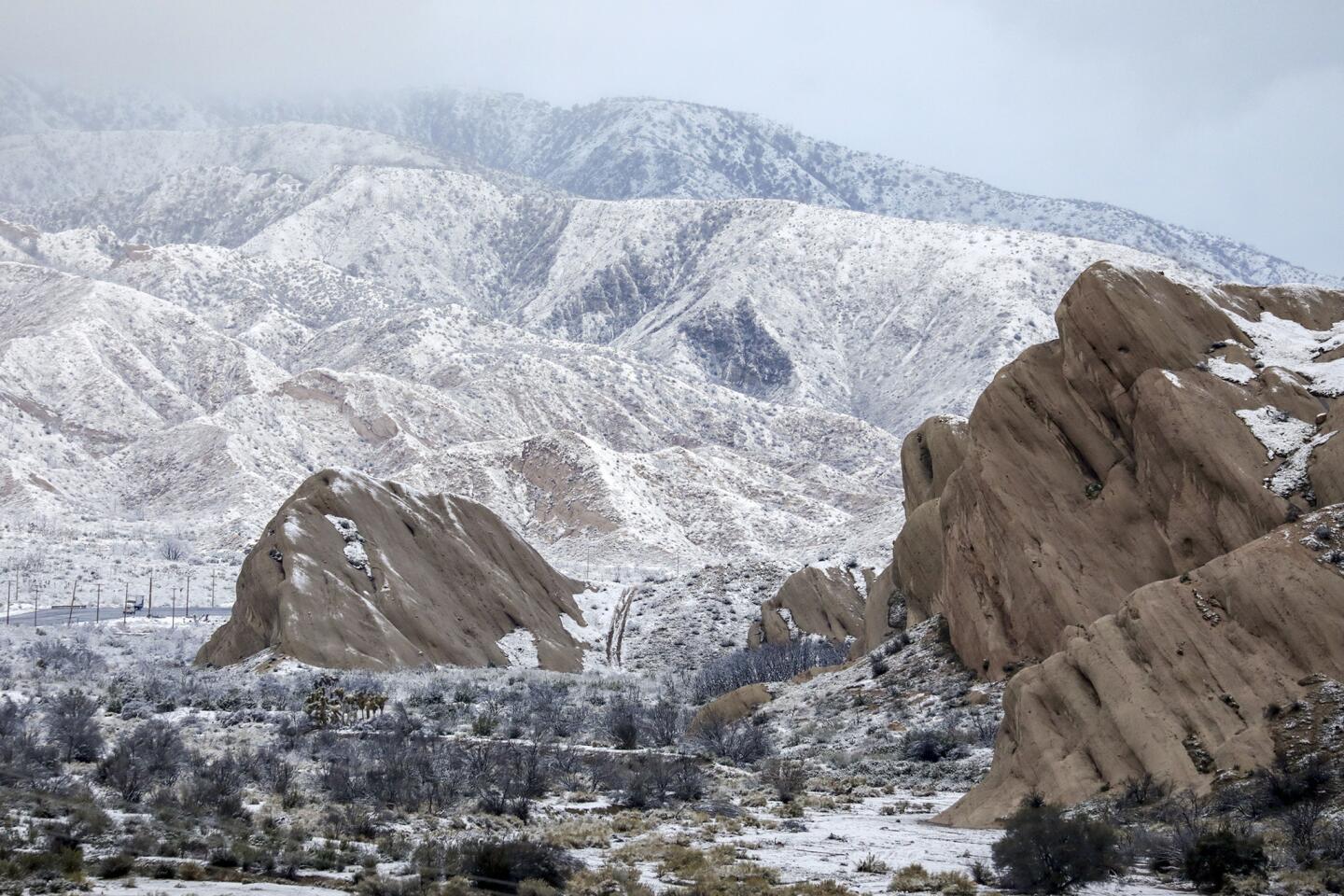 Snow level drops to low elevations around Southland