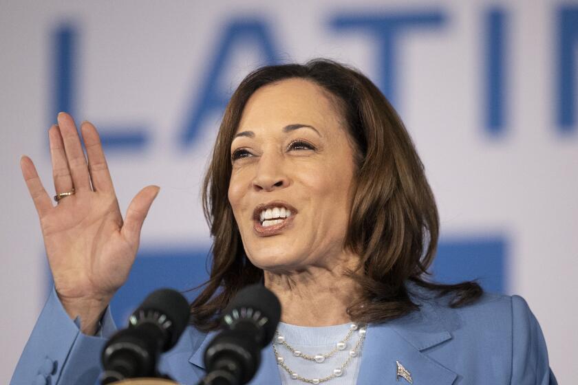 La vicepresidenta Kamala Harris habla en un mitin de campaña después del debate, el viernes 28 de junio de 2024, en Las Vegas. (AP Foto/Ronda Churchill)