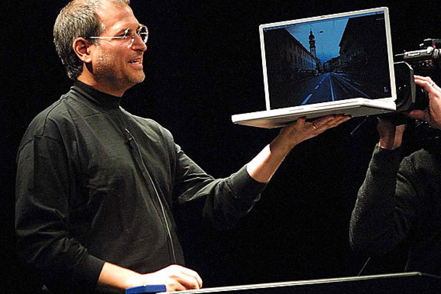Jobs unveils a new titanium G4 Powerbook with a 15.2-inch screen at the 2000 MacWorld Expo in San Francisco. He also announced new configurations of the G4 desktop Macs as well as new audio and DVD software.