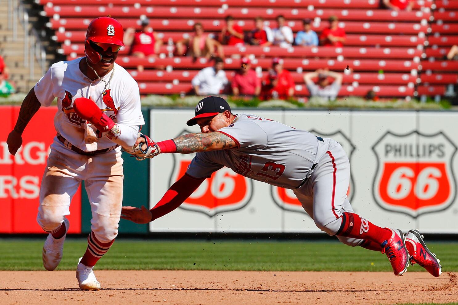 MLB playoffs: Wong's homer helps Cardinals tie series