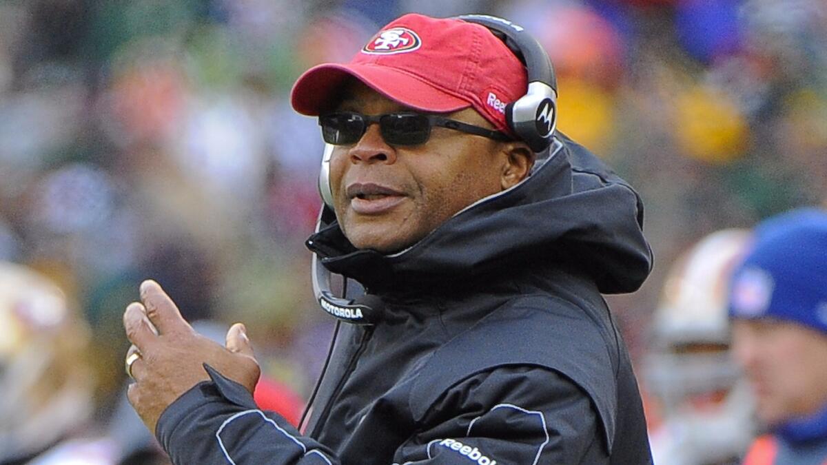 Mike Singletary will work with the Rams this season.