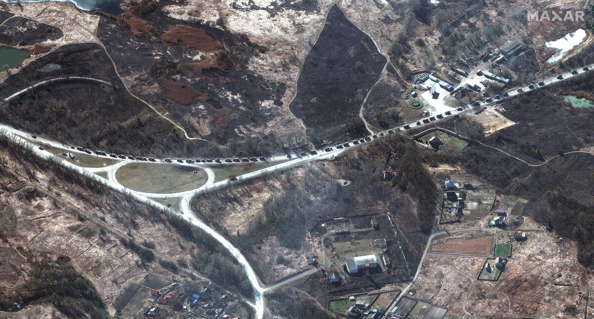 Satellite images show a Russian military convoy north of Kyiv.