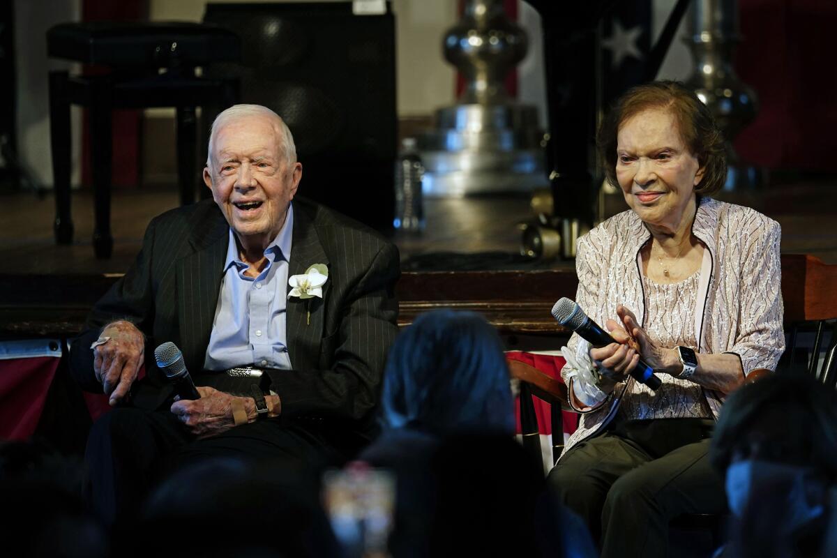 El expresidente Jimmy Carter y su esposa, la ex primera dama Rosalynn Carter,