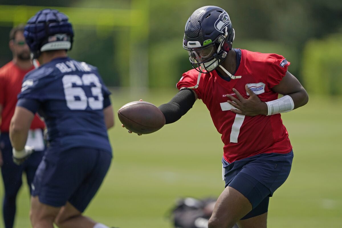 Seattle Seahawks quarterback Geno Smith (7) takes part in a drill at NFL football practice Monday, Aug. 1, 2022, in Renton, Wash. (AP Photo/Ted S. Warren)
