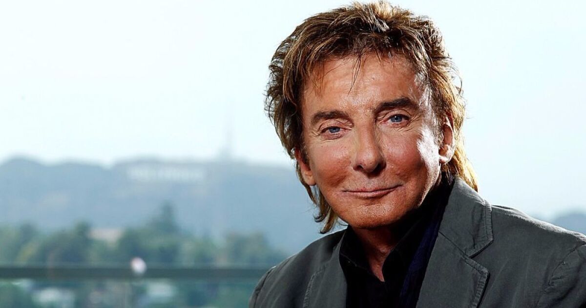 Barry Manilow Knows He Isn T The Coolest Or The Greatest But That S Ok He S Got Fanilows Los Angeles Times