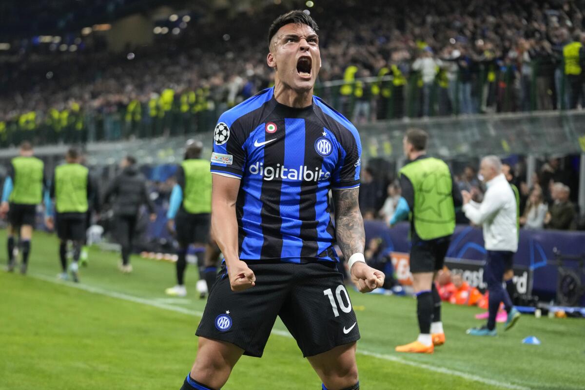 Milan, Italy. 21st Dec, 2019. Stefano Sensi of FC Internazionale during the  Serie A match between Inter Milan and Genoa at Stadio San Siro, Milan,  Italy on 21 December 2019. Photo by