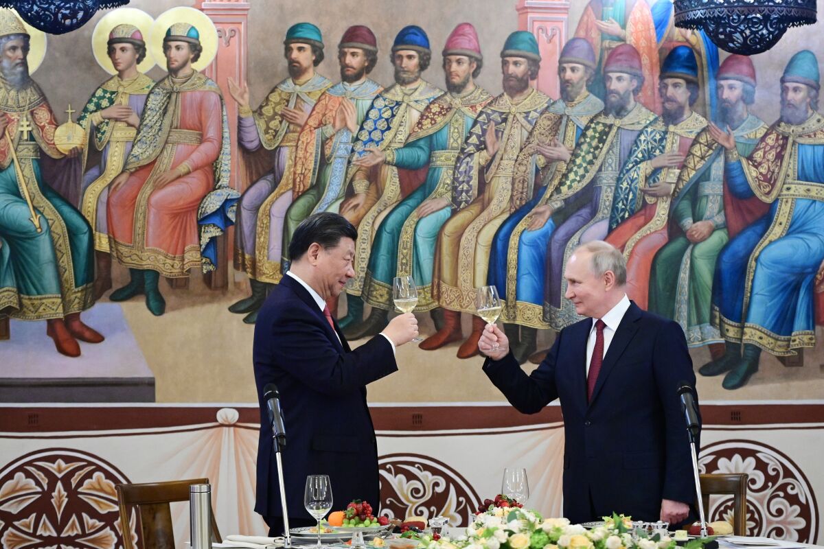 Russian President Vladimir Putin, right, and Chinese President Xi Jinping toast during their dinner at The Palace of the Facets is a building in the Moscow Kremlin, Russia, Tuesday, March 21, 2023. (Pavel Byrkin, Sputnik, Kremlin Pool Photo via AP)
