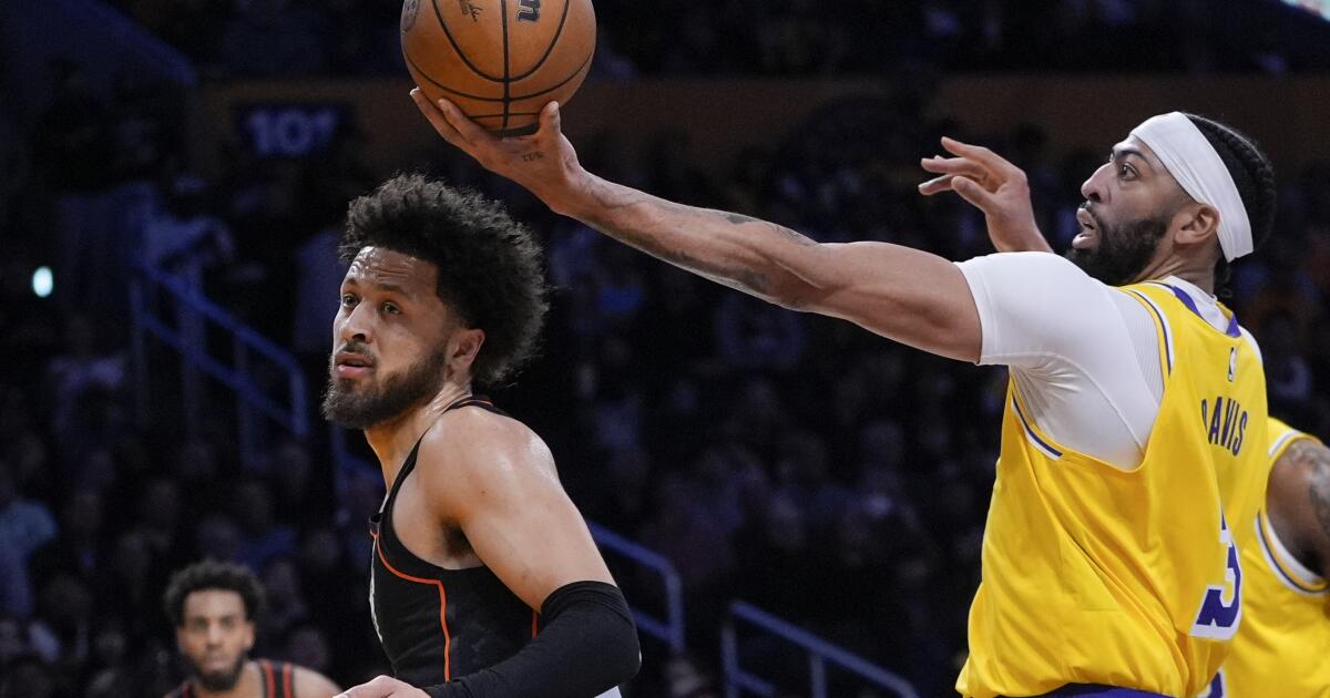 D'Angelo Russell scores 26 points, leads surging Lakers past West