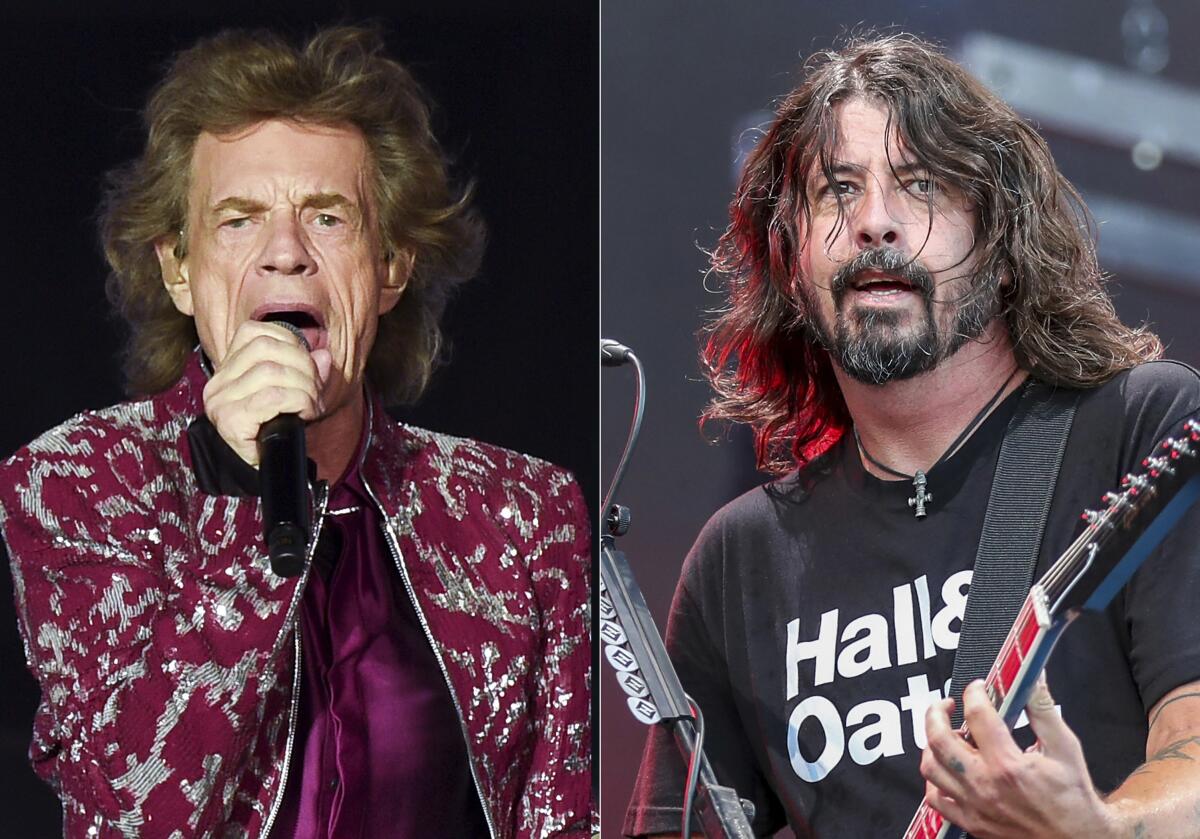 Mick Jagger, vocalista de The Rolling Stones izquierda, y Dave Grohl de los Foo Fighters 