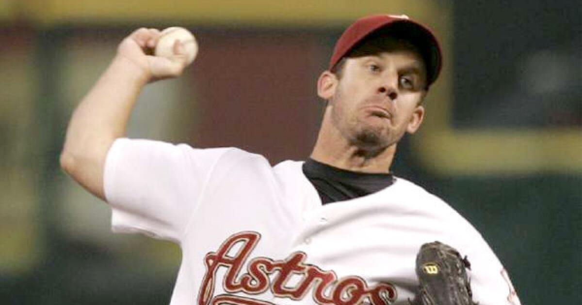 Former Phillies pitcher Roy Oswalt signs with Texas Rangers
