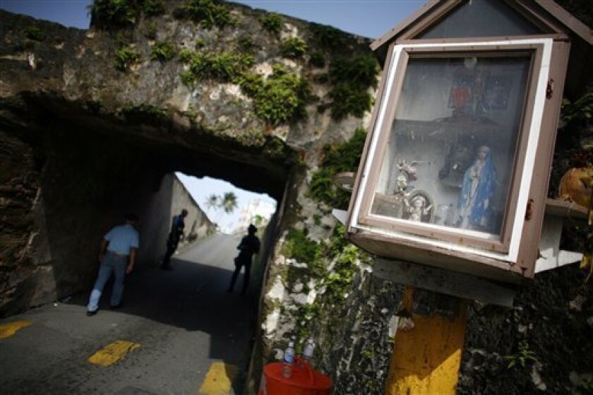 Raid Opens Window Into Notorious Puerto Rico Slum The San Diego Union Tribune