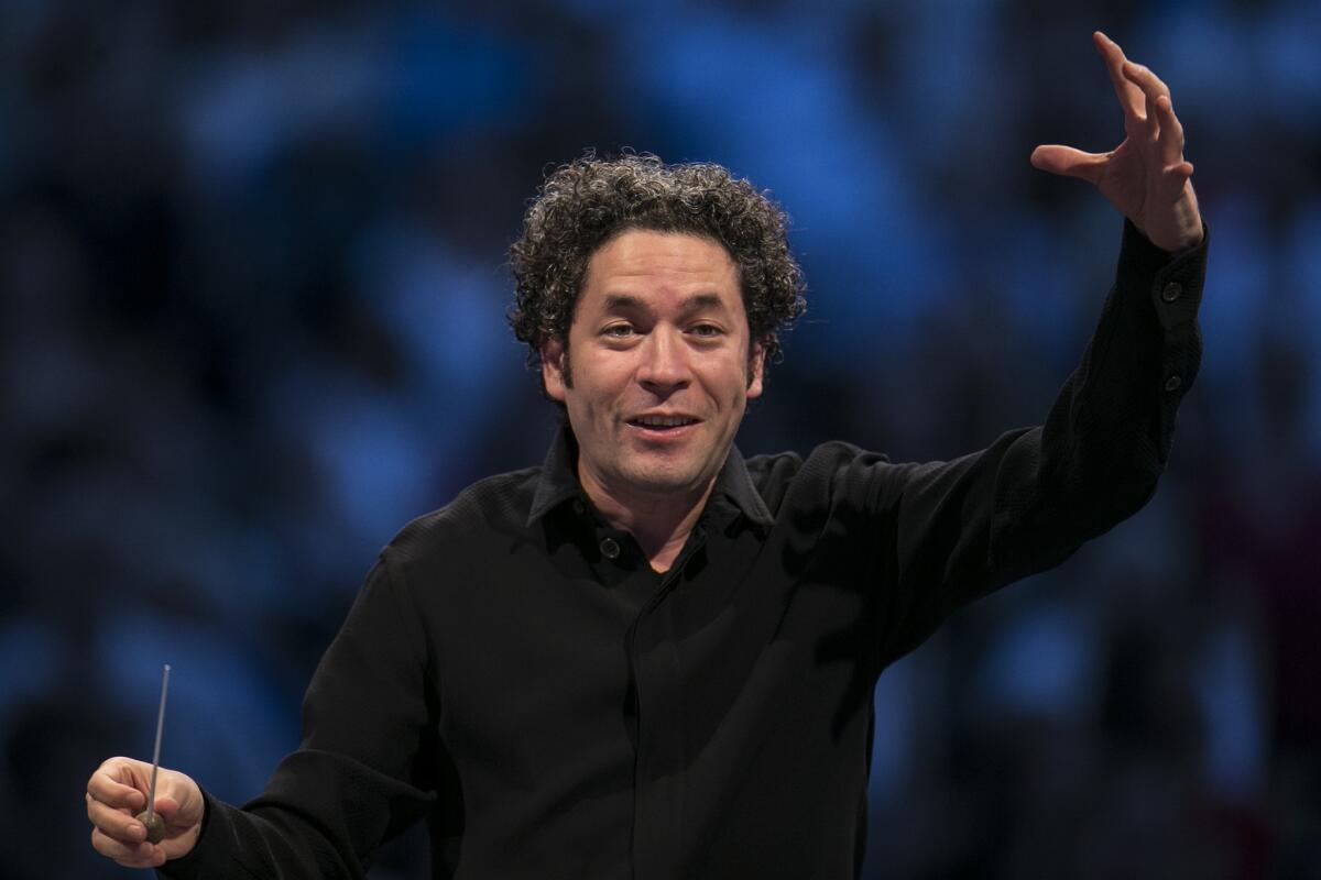 El carisma de Dudamel en el escenario lo ha convertido en un conductor muy popular, fuera de su talento en la disciplina.