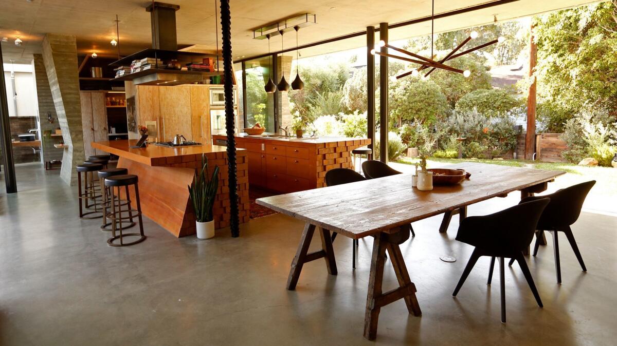 VENICE, CA - NOVEMBER 1, 2016 - The dining room and kitchen in the home of Paul Hibler and Tiffany Rochelle in Venice on November 1, 2016. Genaro Molina / Los Angeles Times)