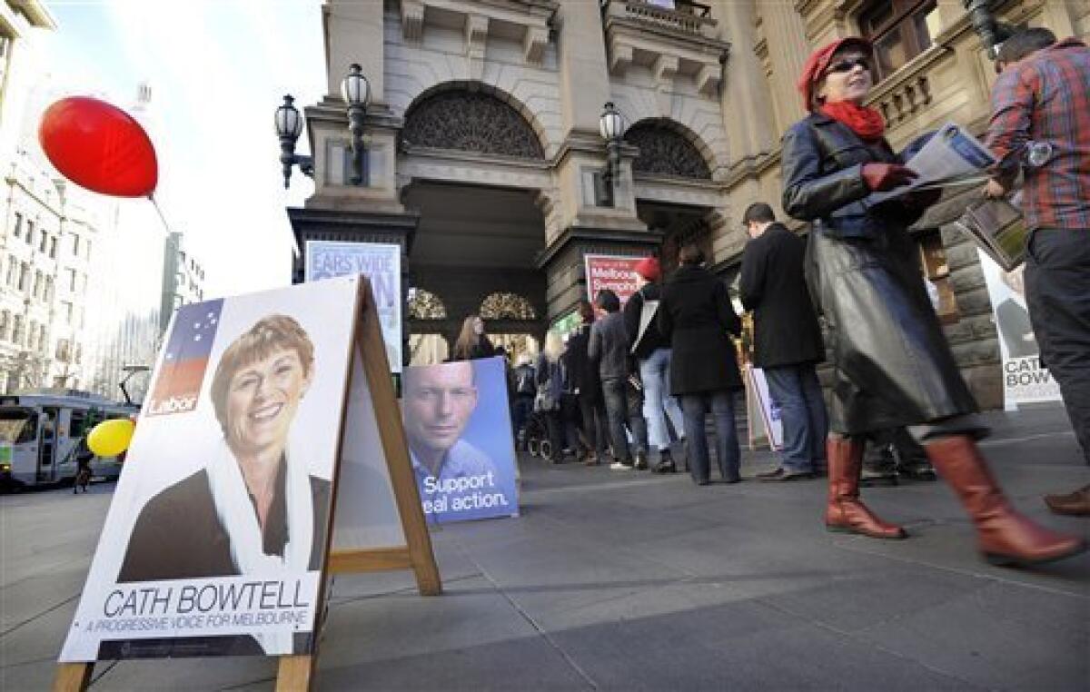 Australian voters queue outside the Melbourne Town Hall to vote in federal election in Melbourne, Australia, Saturday, Aug. 21, 2010. (AP Photo/Mark Graham)