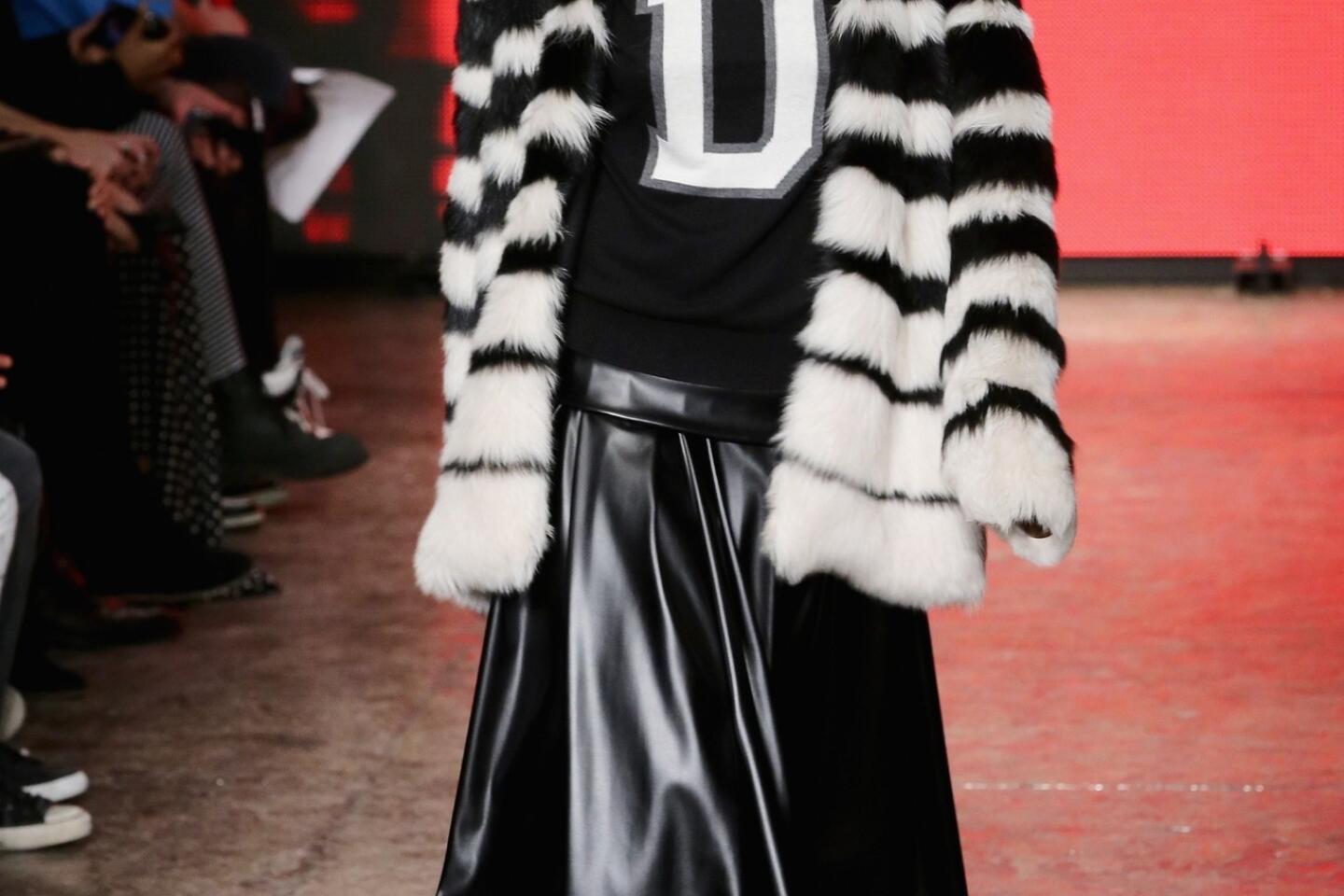 N.Y. Fashion Week: At DKNY, 'real people' on the runway - Los