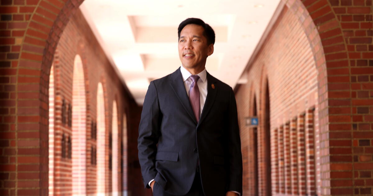 Usc's New President Beong-soo Kim Faces High Stakes: Trust, Trump And Trojan Football - Beritaja Usc's New President Beong-soo Kim Faces High Stakes: Trust, Trump And Trojan Football - Beritaja