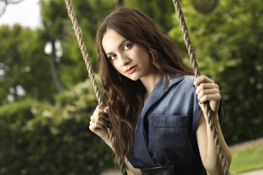 Los Angeles, California-May 28, 2020-Actress Maude Apatow will star in "The King of Staten Island" and Netflix show "Hollywood." Maude Apatow, Judd Apatow's 22-year-old daughter, has been trying to make a name for herself as an actress for a few years, and is now in two new projects: Her dad's summer comedy "The King of Staten Island" and the Ryan Murphy Netflix show "Hollywood." (Carolyn Cole/Los Angeles Times)