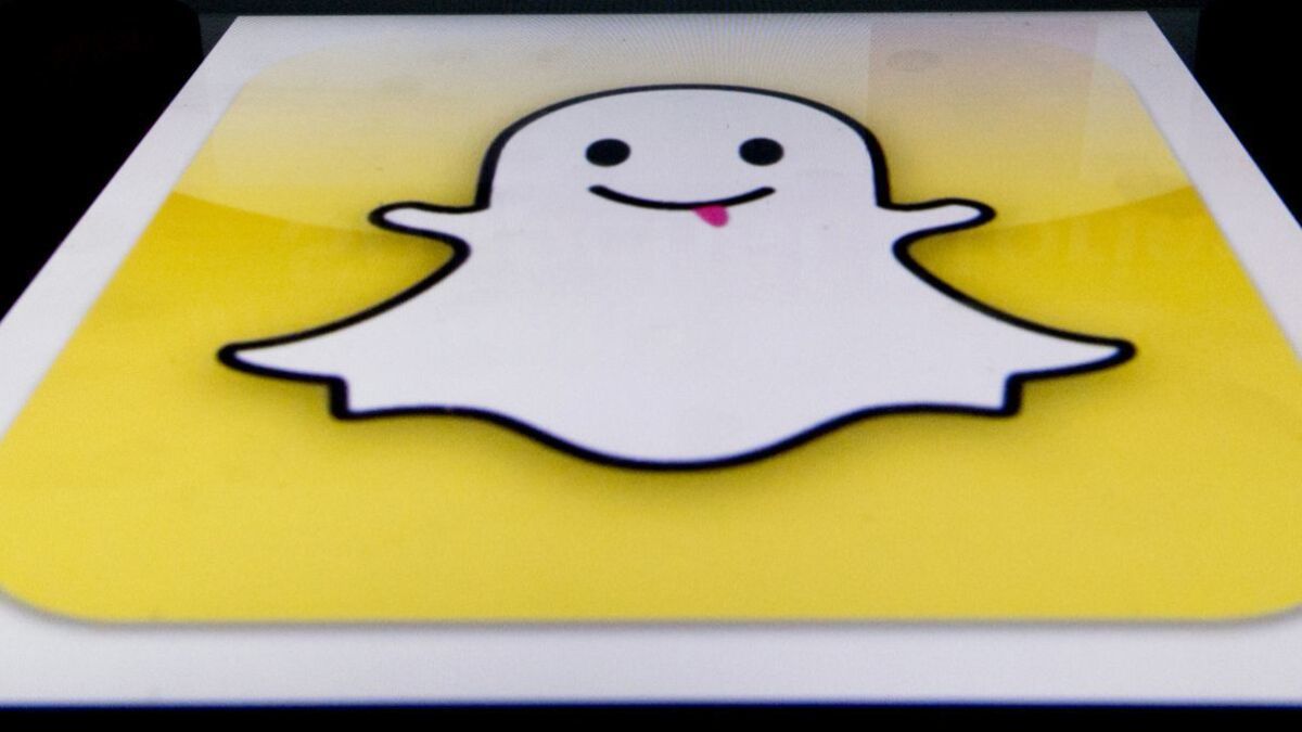 Snap, the company behind disappearing-message app Snapchat, said Chief Financial Officer Tim Stone is leaving.