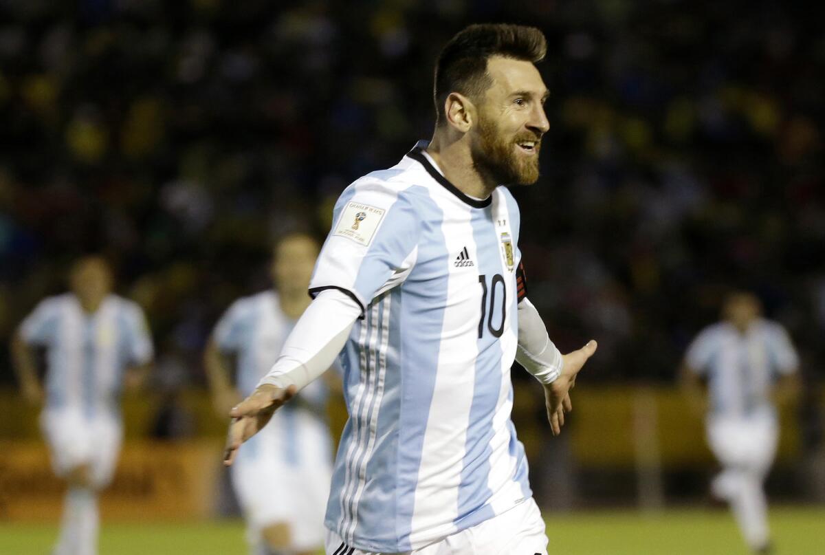 ARCHIVO - En esta foto del 10 de octubre de 2017, el jugador de la selección de Argentina, Lionel Messi, festeja un gol contra Ecuador por las eliminatorias mundialistas de Sudamérica, en Quito, Ecuador.