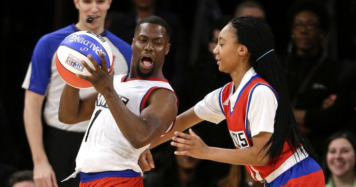 Mo'ne Davis shows her skills in NBA AllStar Celebrity game Los