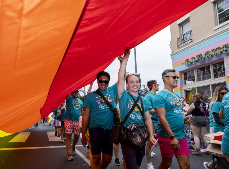 Participantes en el Desfile del Orgullo Gay de West Hollywood de 2024.