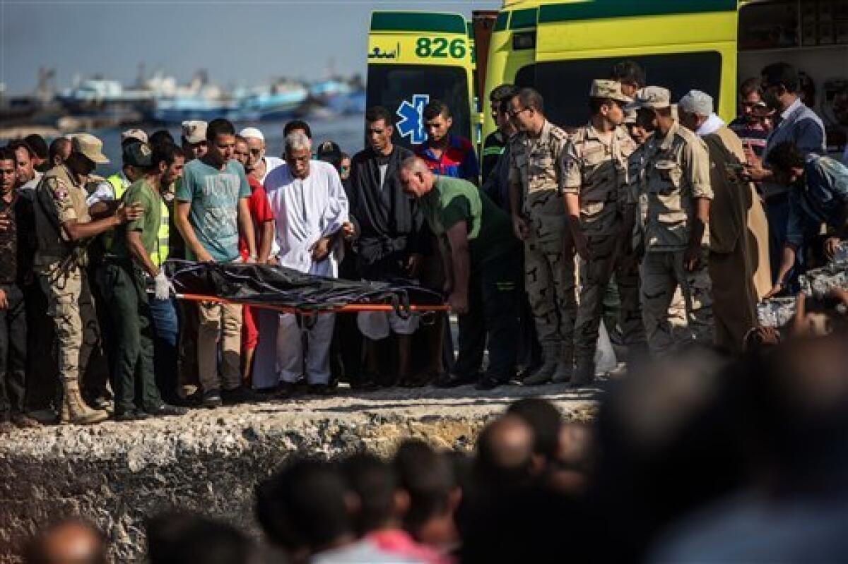 Un total de 115 cadáveres han sido recuperados de las aguas del Mediterráneo frente a la costa de Egipto, tres días después de que naufragó el barco que los llevaba a Europa, informó el viernes un alto funcionario egipcio.