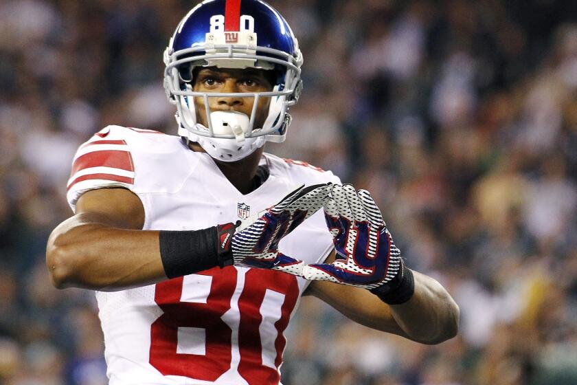 Wide receiver Victor Cruz has signed a five-year contract with the New York Giants.
