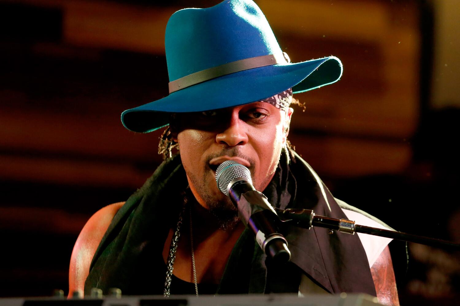 AUSTIN, TX - MARCH 15: Singer/songwriter D'Angelo performs onstage during the Samsung Supper Club at SXSW 2015 on March 15, 2015 in Austin, Texas. (Photo by Rick Kern/Getty Images for Samsung)