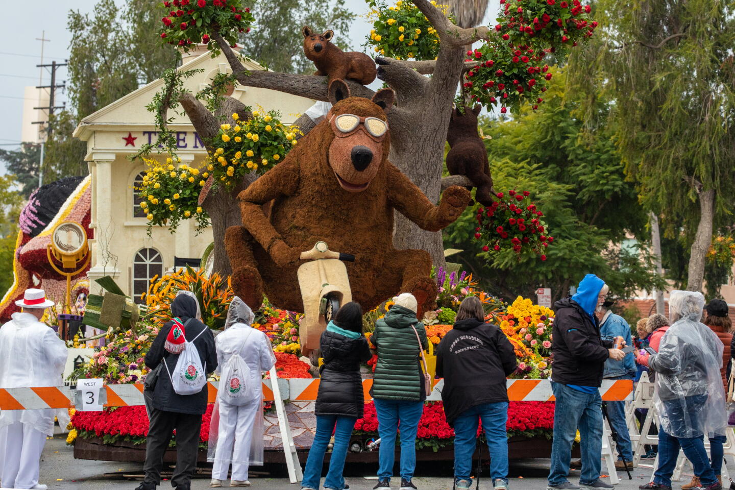 Target Parade Float Visitors can now see the Rose Parade floats from the Rose Parade ...