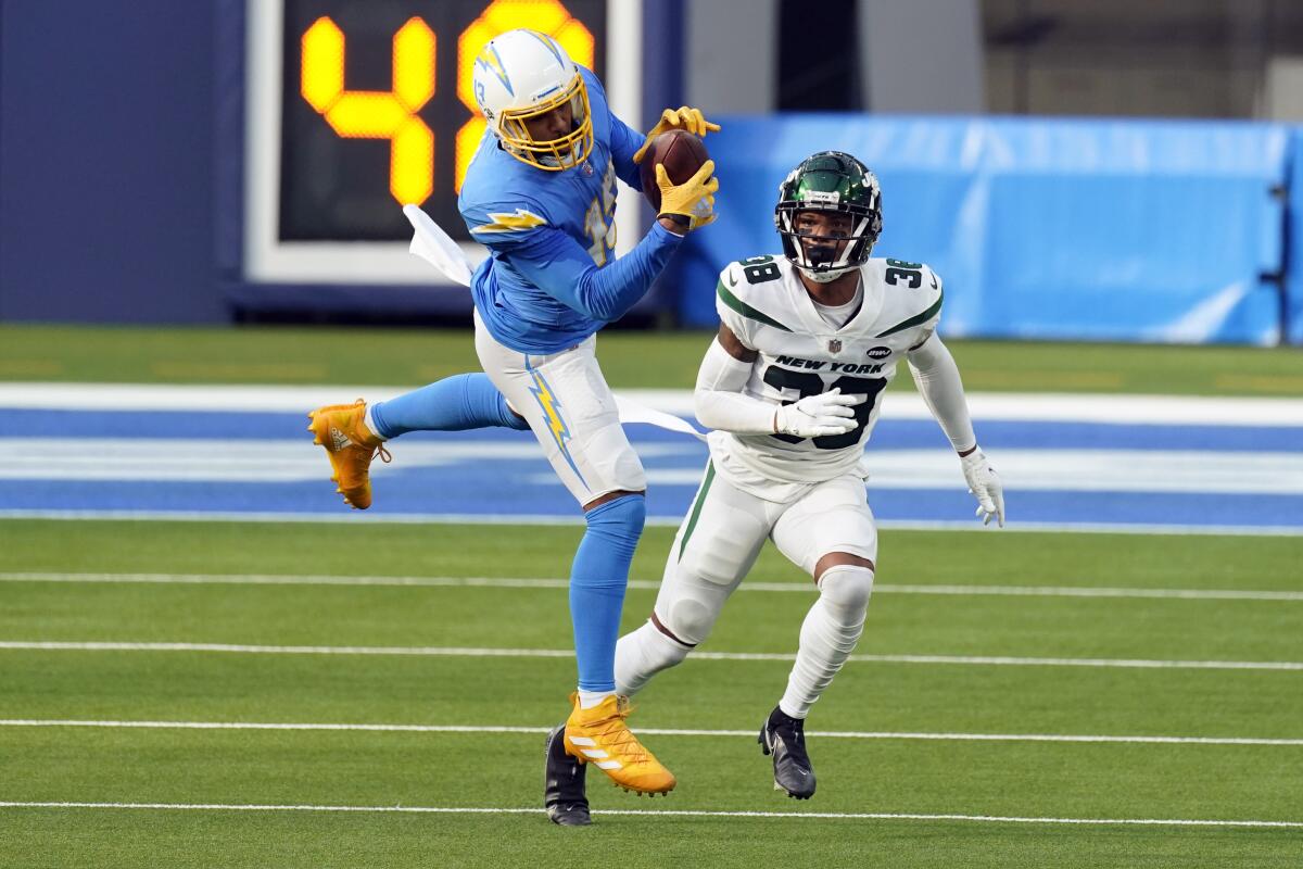  Keenan Allen catches a pass in front of New York Jets cornerback Lamar Jackson.