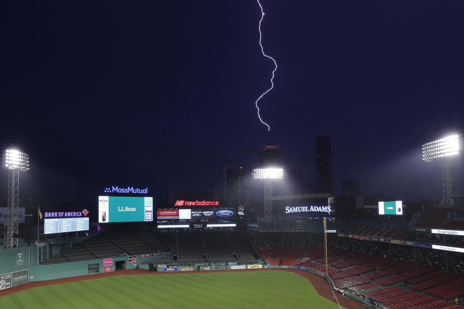 MLB fans freak out over Tampa Bay Rays pitcher Tyler Glasnow's