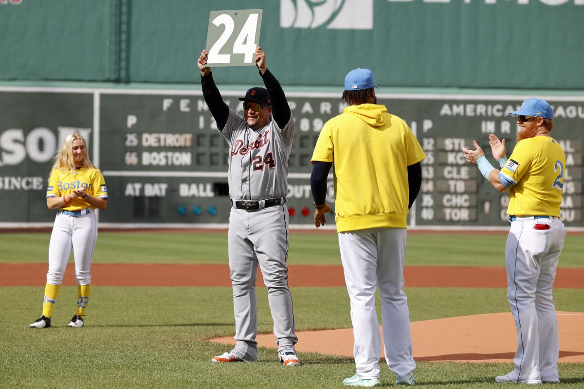 Miguel Cabrera acknowledges the crowd as Boston Red Sox players Kenley Jansen and Justin Turner watch