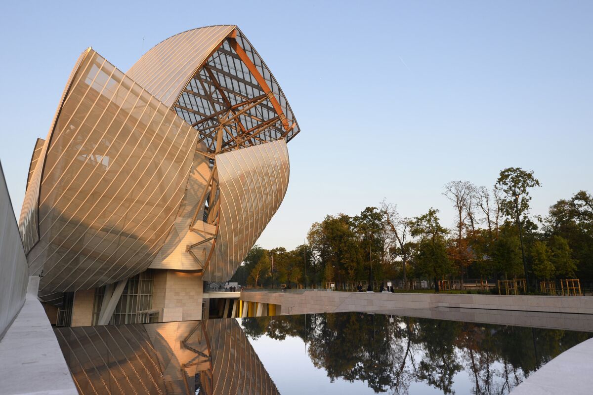 Frank Gehry's effective use of glass and water for the Louis Vuitton Foundation makes for a dramatic yet refined interplay.