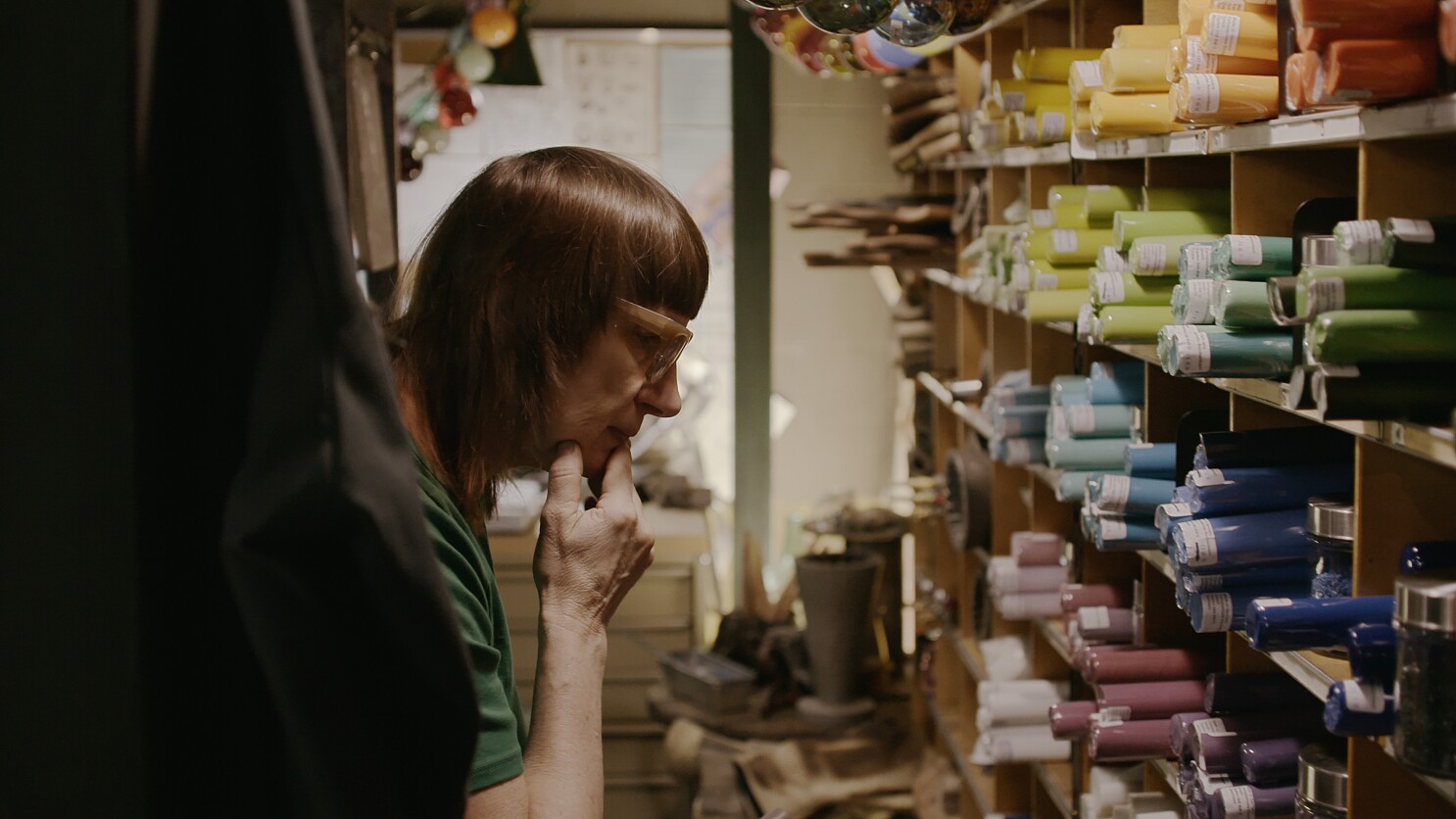 Blown Away Netflix Cast How Deborah Czeresko Became The Glassblowing Reality Show S Breakout Star Los Angeles Times