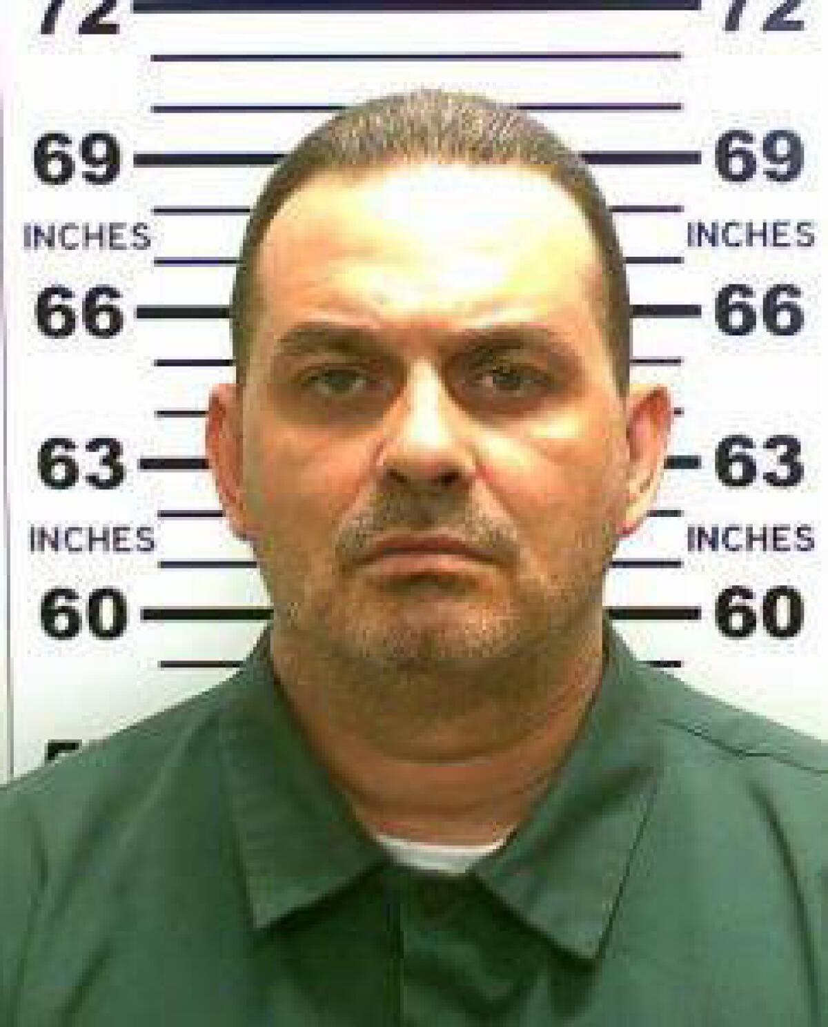 Esta foto muestra a Richard Matt, quien junto con David Sweat escapó de una penitenciaría en Nueva York el 6 de junio. Ambos continúan prófugos. Más de 220 condenados en todo el país aparecen como prófugos, según un estudio de la Associated Press. (New York State Police via AP)
