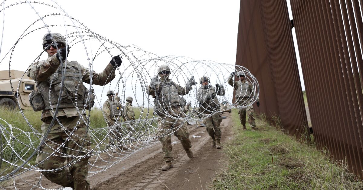 Biden, Başlık 42’nin bitiminden önce ABD-Meksika sınırına asker gönderdi