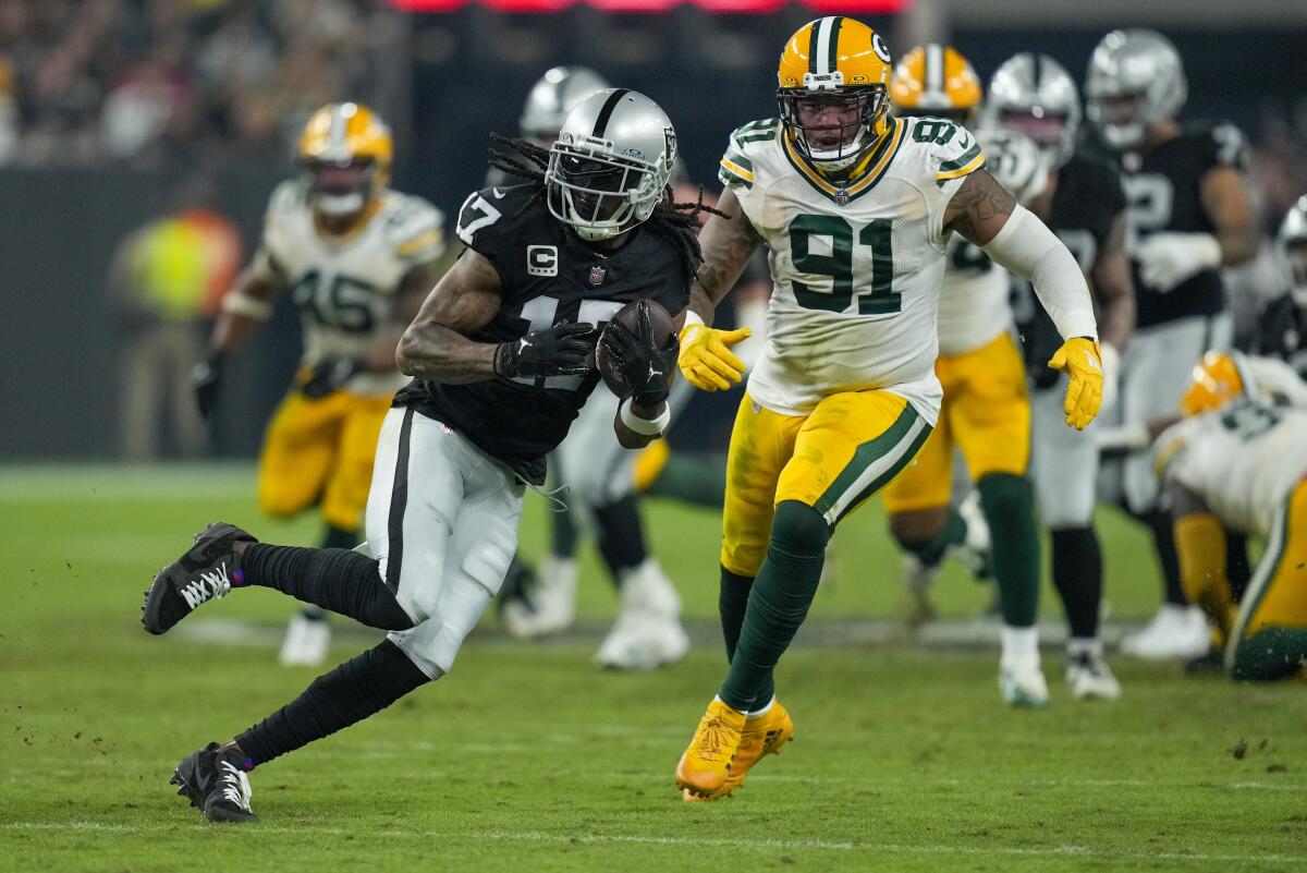 Raiders WR Davante Adams says he's not getting enough passes thrown to him  - The San Diego Union-Tribune