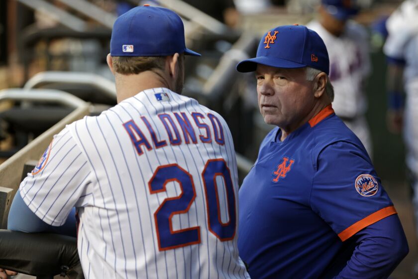New York Mets manager Buck Showalter talks with Pete Alonso (20) before the first inning of a baseball game against the Los Angeles Dodgers on Wednesday, Aug. 31, 2022, in New York. (AP Photo/Adam Hunger)