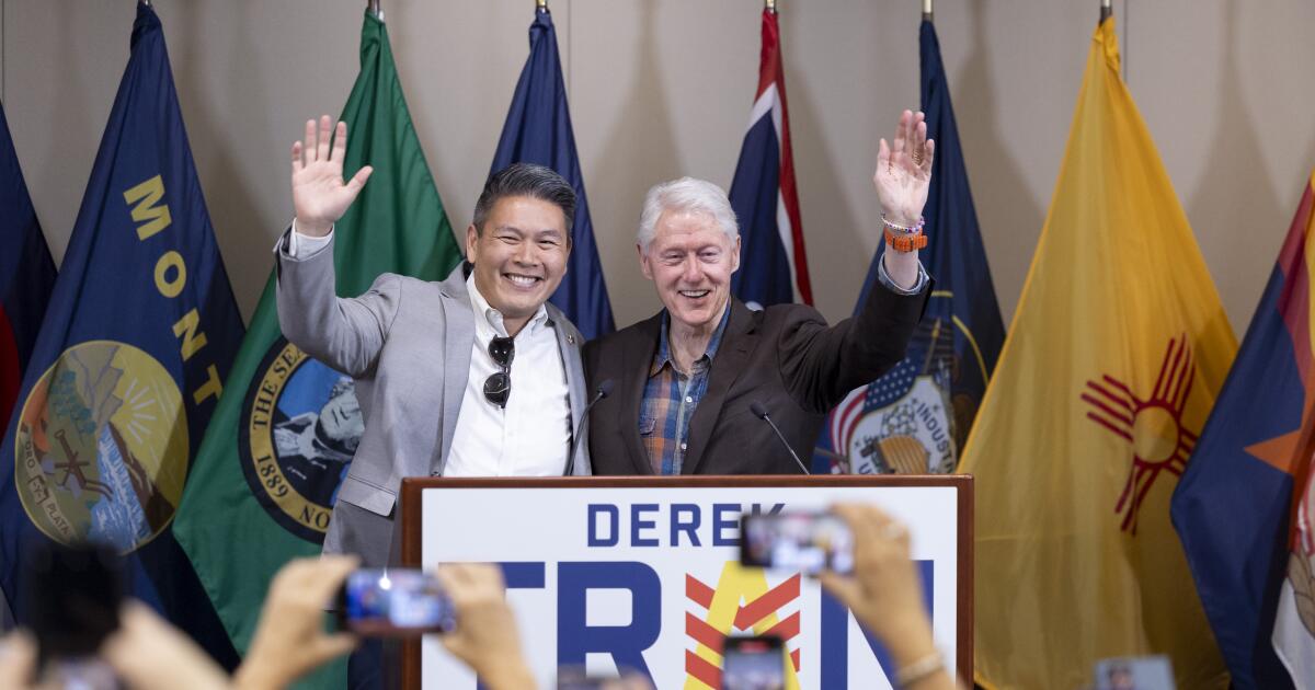Demokrat Derek Tran, Orange County kongre yarışında Cumhuriyetçi Michelle Steel'i devirdi