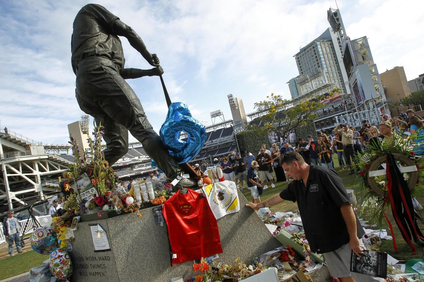 Tony Gwynn Memorial unveiled in Poway - Pacific San Diego