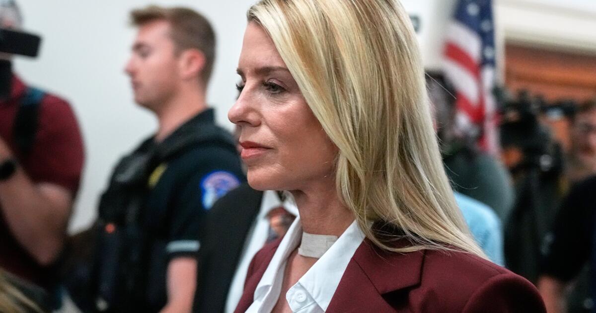 Bondi défend la publication par l’administration Trump des dossiers Epstein lors de son témoignage devant les législateurs