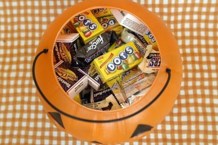 Nancy Levitt in the Beverly Hills area used her trick-or-treat candy to conduct a Halloween experiment.