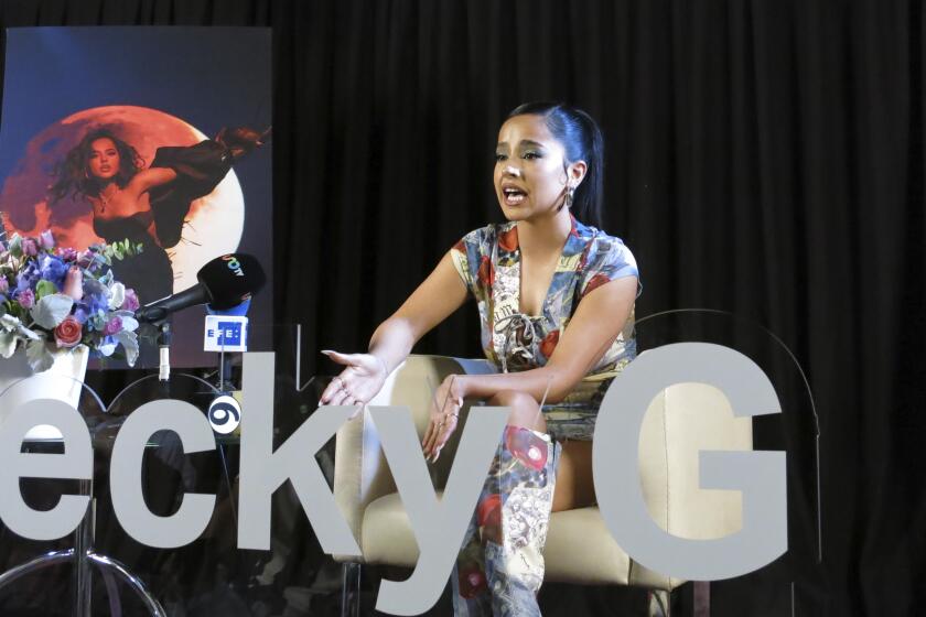 La cantante y actriz estadounidense Becky G durante una conferencia de prensa en la Ciudad de México el martes 5 de julio de 2022. (Foto AP/Berenice Bautista)