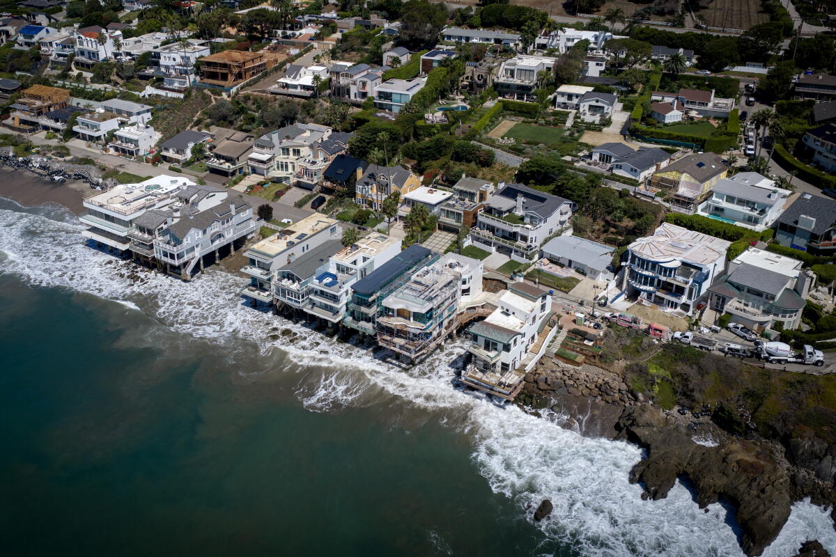 Beachfront houses successful Malibu.