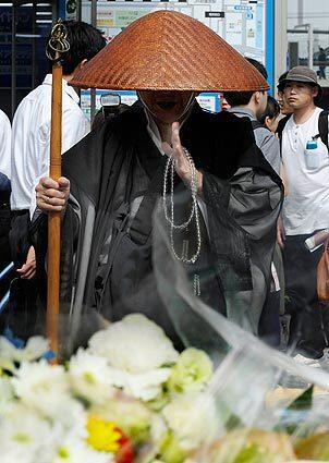 Monk prays for Tokyo rampage victims.