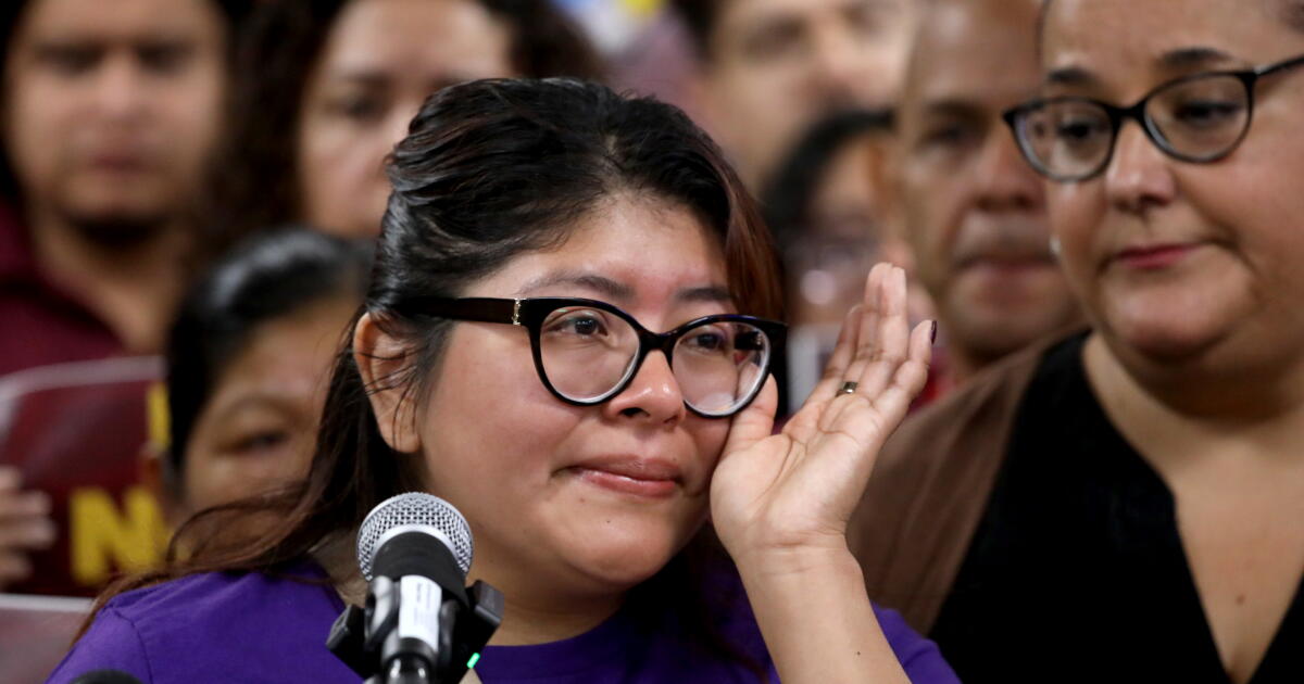 Surge In Ice Raids Is Aimed At Discouraging Voter Turnout, Immigration Advocates Say - Beritaja Surge In Ice Raids Is Aimed At Discouraging Voter Turnout, Immigration Advocates Say - Beritaja