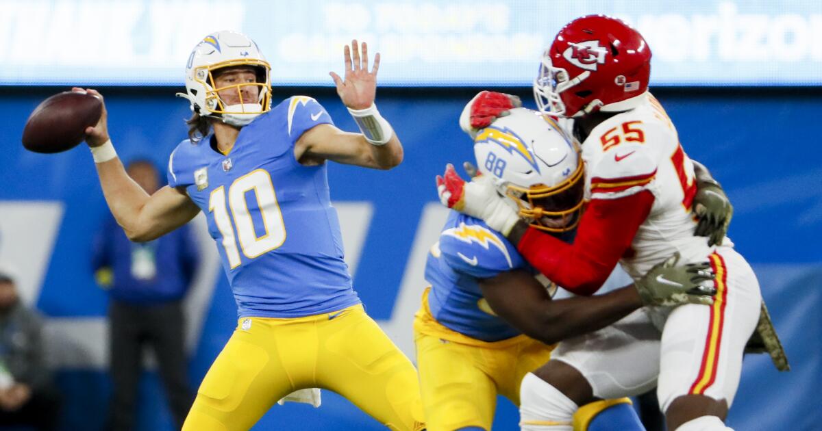 Patrick Mahomes has more magic, leads Chiefs for a last-minute TD and win  over Chargers